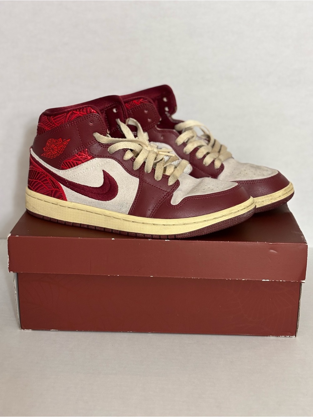Nike Air Jordan 1 Mid SE Team Red Sail Women’s 8.5